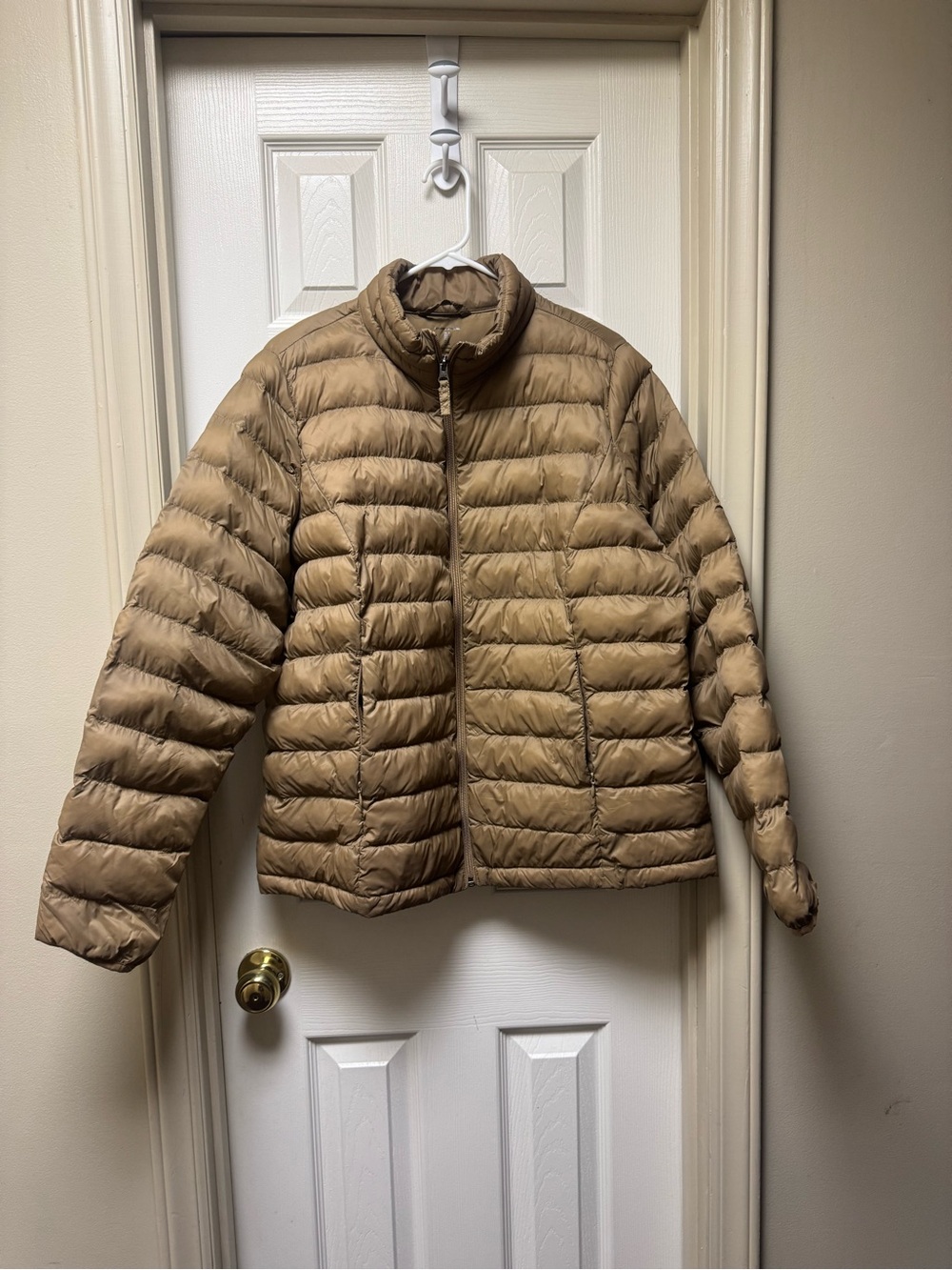Amazon Essentials Women's Tan Packable Puffer Jacket Size XL